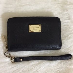 Michael Kors Black Saffiano Smartphone Wallet